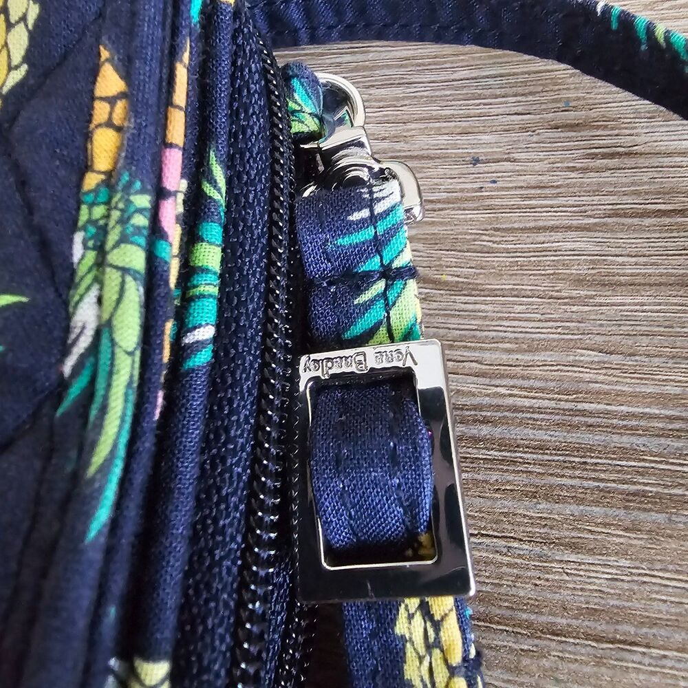 Vera Bradley Quilted Wallet Clutch Pineapple Print Navy Blue Wristlet Phone - Picture 6 of 10